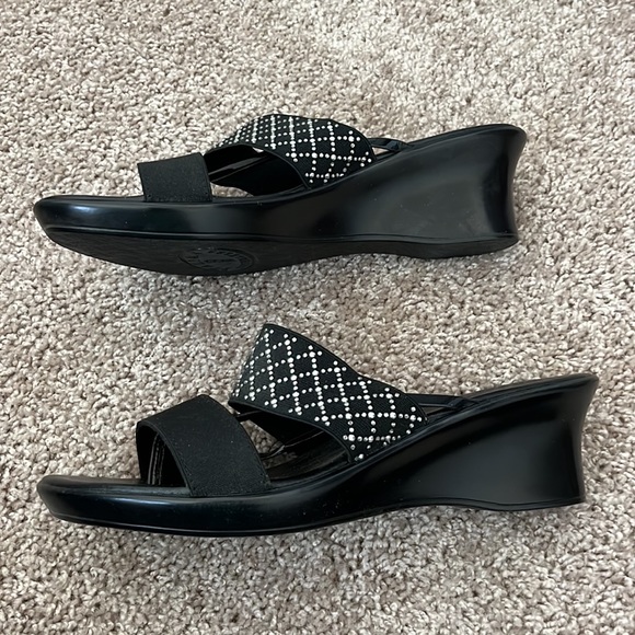 Comtesa Sandals - Picture 2 of 5